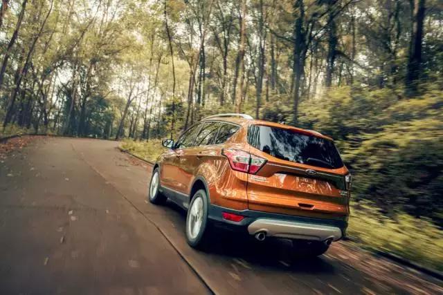 一台能买菜带娃下工地的“超跑”，评测2017款福特翼虎