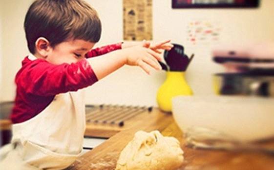 希奥教育|让宝宝爱上洗碗,还能培养领导力