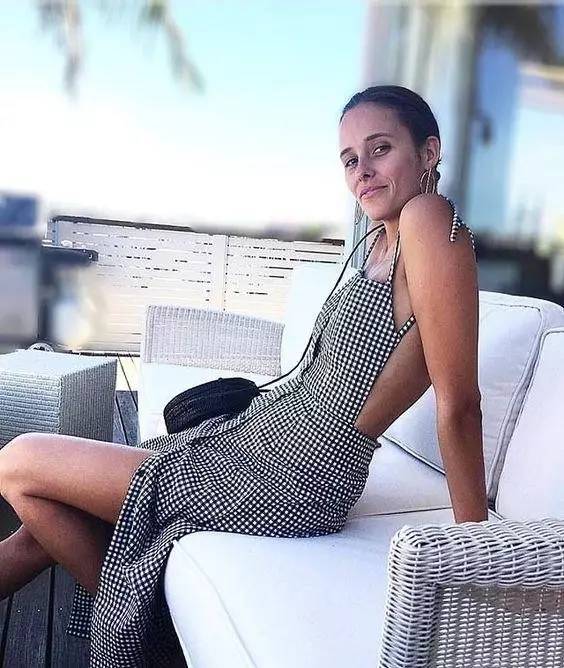 女星都在穿这件桌布单品，看完1秒就爱上！