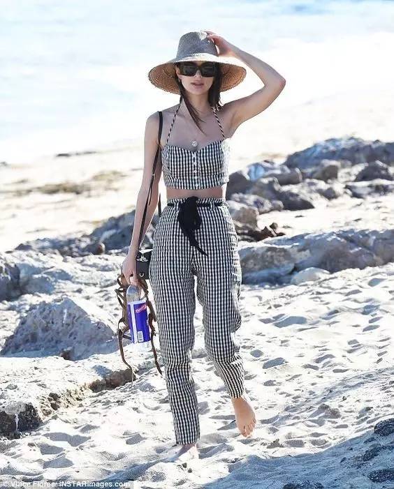 女星都在穿这件桌布单品，看完1秒就爱上！