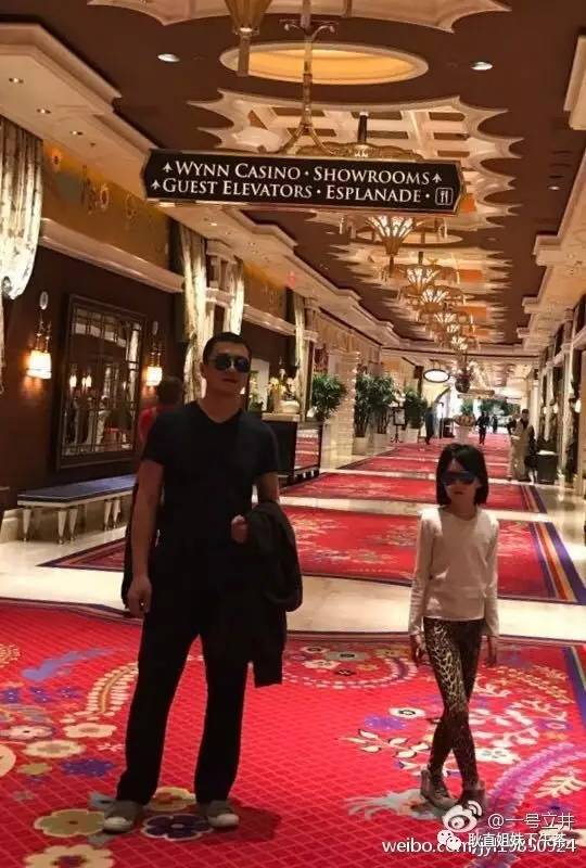 李嫣Style!王菲李亚鹏女儿变身超模05后都出来闯天涯了