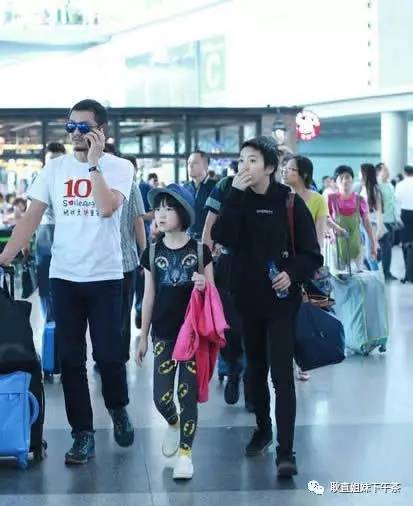 李嫣Style!王菲李亚鹏女儿变身超模05后都出来闯天涯了