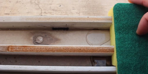 推拉窗槽里灰尘怎么清理,推拉窗灰尘处理方法