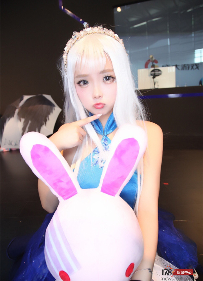 一起扒Showgirl：可爱又迷人的二次元美女小婕酱