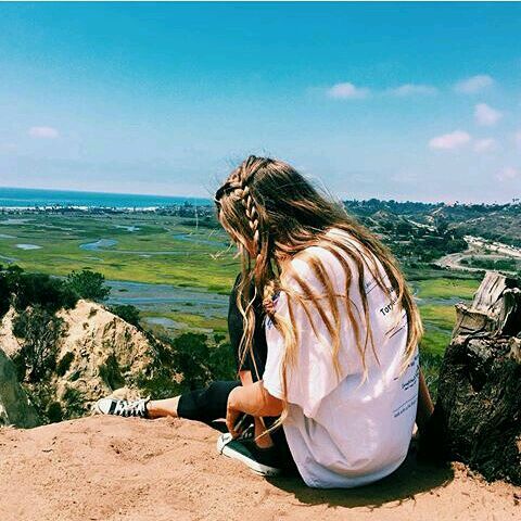 哪些女生背的包是大牌子的包,那个背奢侈品包的女孩