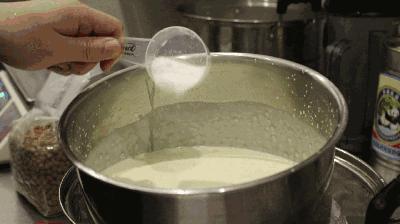 恒大冰泉椰子茶,恒大冰泉长白山天然矿泉水泡茶