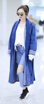 杨幂的最近穿的运动鞋,杨幂穿的薄荷绿运动鞋