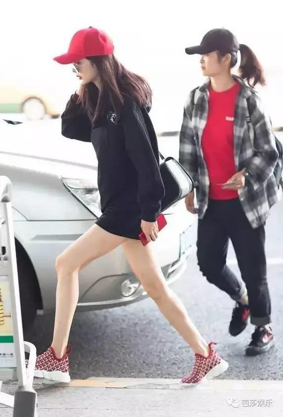 杨幂的最近穿的运动鞋,杨幂穿的薄荷绿运动鞋