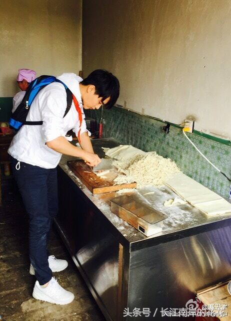 黄磊深夜食堂酸菜牛肉面,黄磊深夜食堂招待客人