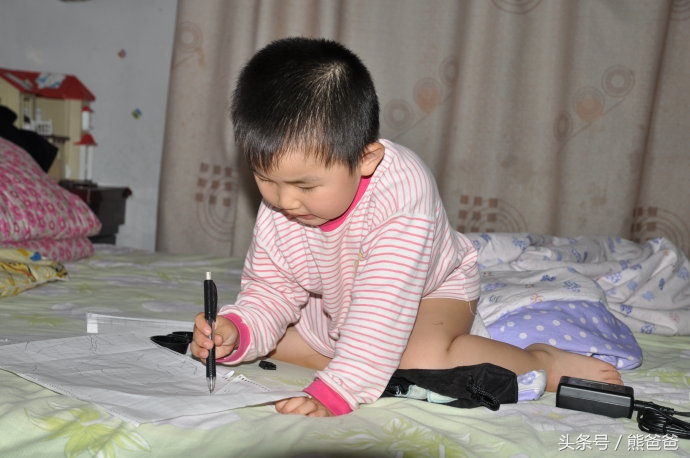 如何让小孩写字工整,怎样使孩子写字能一笔写对了