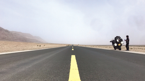 嘉兴一对情侣辞职环中国“摩旅”，女孩说，“摩旅”很多时候是一种信仰，或是肉体的苦修