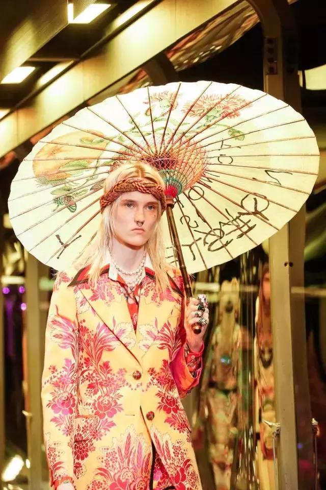 Prada卖185美刀的回形针被群嘲,那你让LV、爱马仕、superme怎么办?