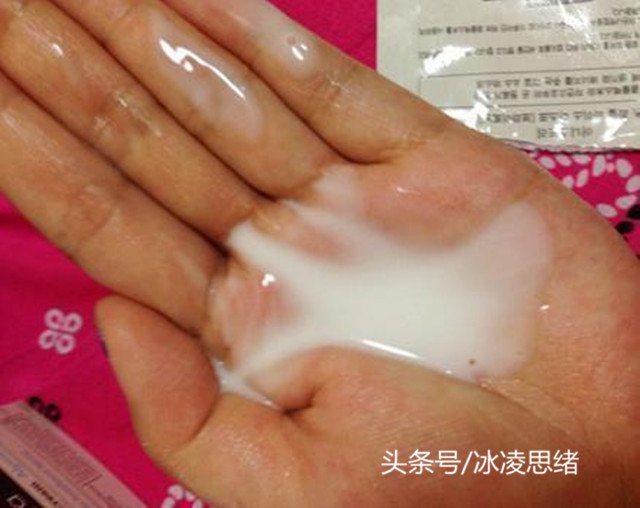 女人手晒黑不要慌，天天用“它”擦手，一周小手变的白嫩