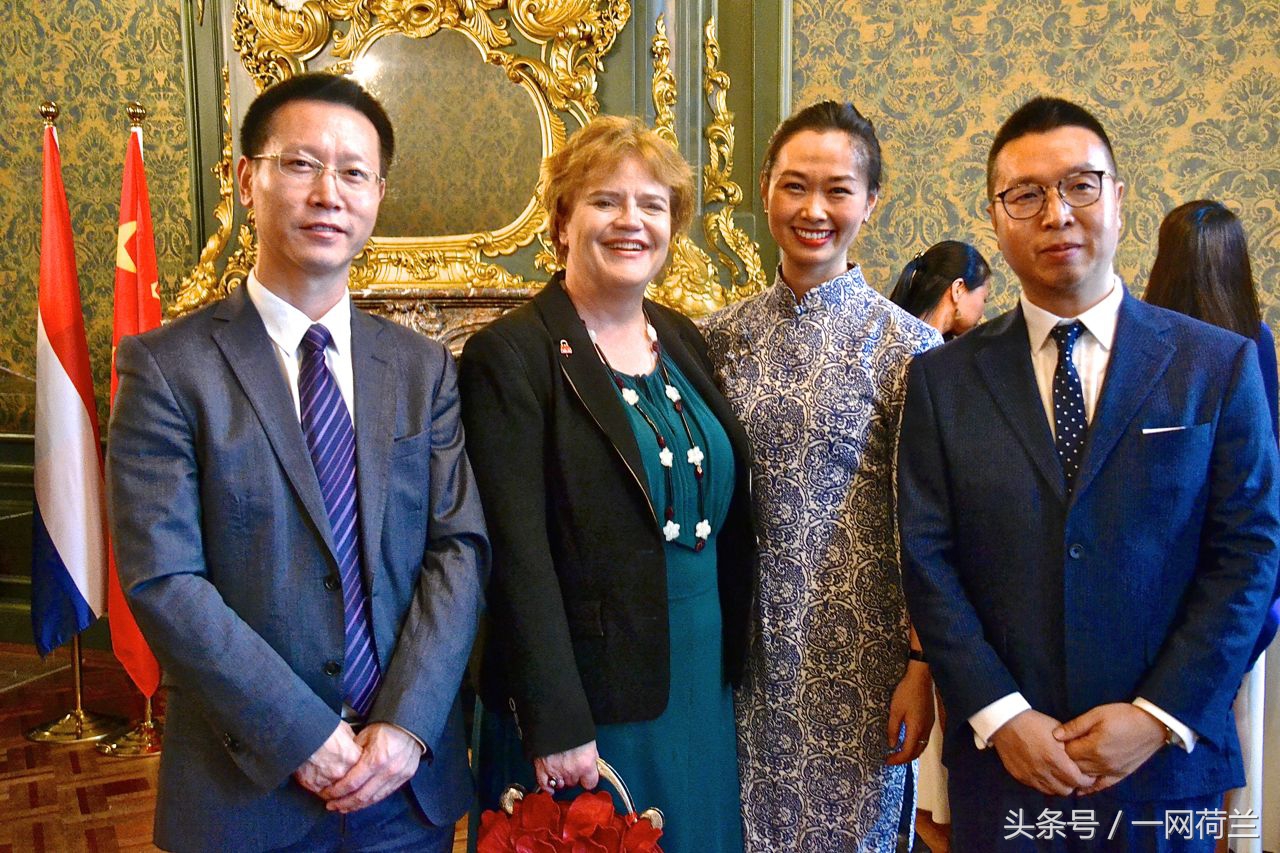 让世界发现中国的美卢浮宫,让世界看到中国的美中国服饰