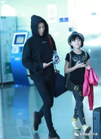 李嫣Style!王菲李亚鹏女儿变身超模05后都出来闯天涯了