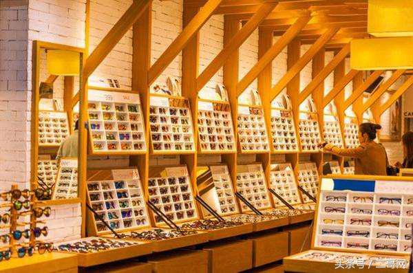 挑选太阳镜的基本标准有哪些,挑选太阳镜的基本标准是什么呢