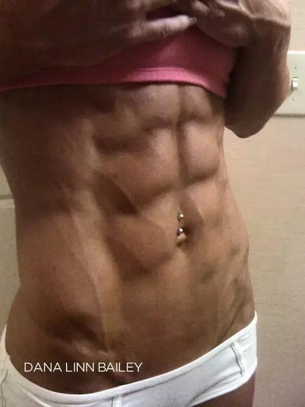 腹肌究竟是练出来的还是天生的,真正的腹肌是什么样子的