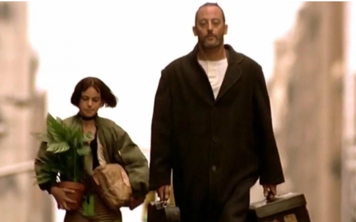 哪些女生背的包是大牌子的包,那个背奢侈品包的女孩