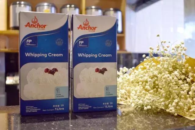 恒大冰泉椰子茶,恒大冰泉长白山天然矿泉水泡茶