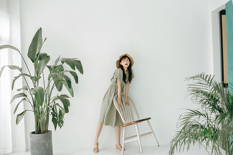 你不熟悉的抹茶色，与夏服相遇上又会擦出怎样的火花？这些颜色的连衣裙上身也有大不同