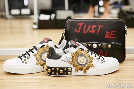 小白鞋怎么绣最好看,小白鞋怎么绣才好看