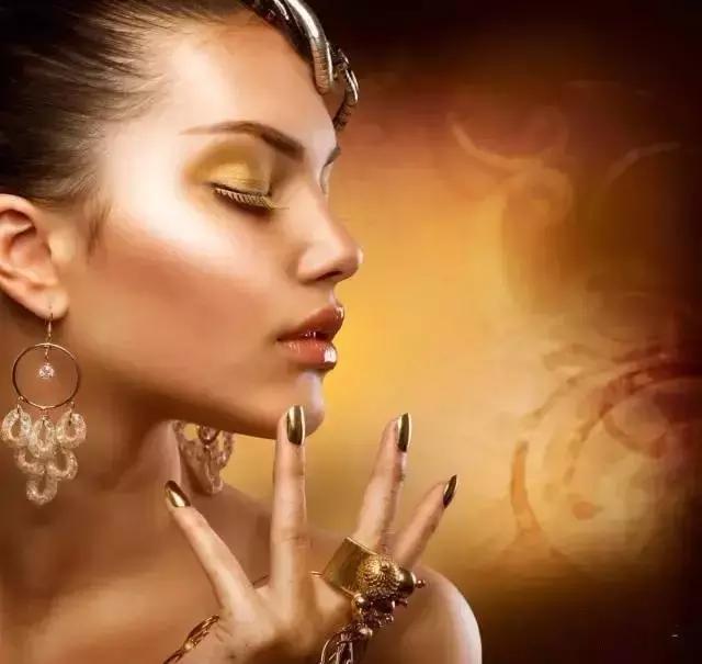 为什么戴金属首饰会过敏,为什么戴饰品会过敏