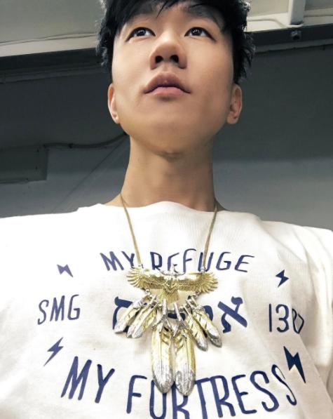 JJ一早晒新鞋穿搭很特别