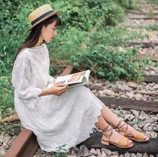 高能少年团杨紫奚梦瑶周冬雨出场,周冬雨奚梦瑶vogue对比