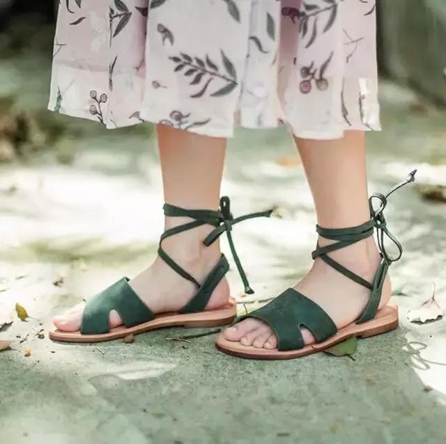 高能少年团杨紫奚梦瑶周冬雨出场,周冬雨奚梦瑶vogue对比