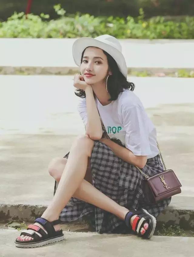 高能少年团杨紫奚梦瑶周冬雨出场,周冬雨奚梦瑶vogue对比