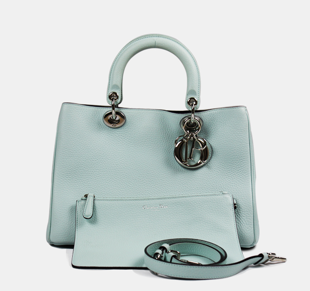 花了几百块买的lv怀疑是假的,花一万多买了lv包值得吗