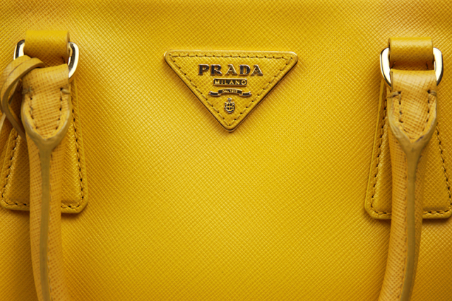 花了几百块买的lv怀疑是假的,花一万多买了lv包值得吗