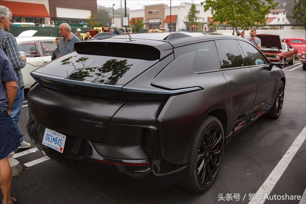 新特斯拉新款modelx评测,路遇特斯拉modely