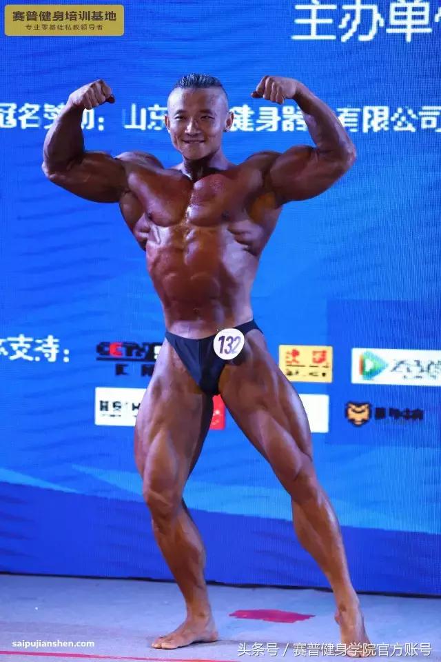健美冠军的健身之路,小伙坚持健身9年增重70斤变健美