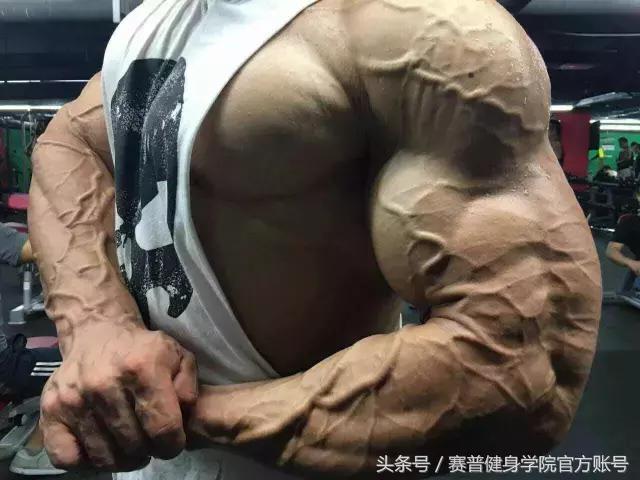 健美冠军的健身之路,小伙坚持健身9年增重70斤变健美