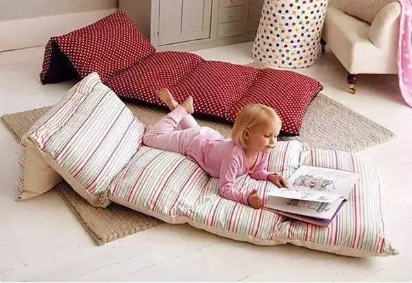 沙发塌陷用一物填充马上恢复如新，几个枕头就能做出舒适的榻榻米？