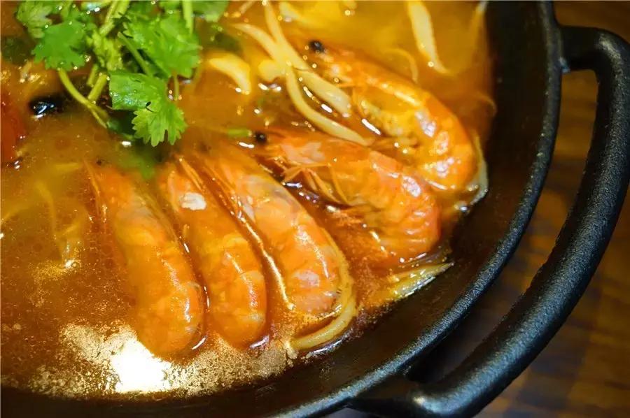 蒙眼用剪刀做面,服了!这么牛X的店居然系佛山的10年老字号!东家好吃才是硬道理!