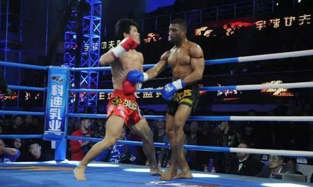 中国拳王一龙ko播求视频,武僧一龙vs播求ko