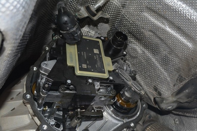 奥迪车放着2-3个月不开有事吗,奥迪全车没电要换电瓶吗