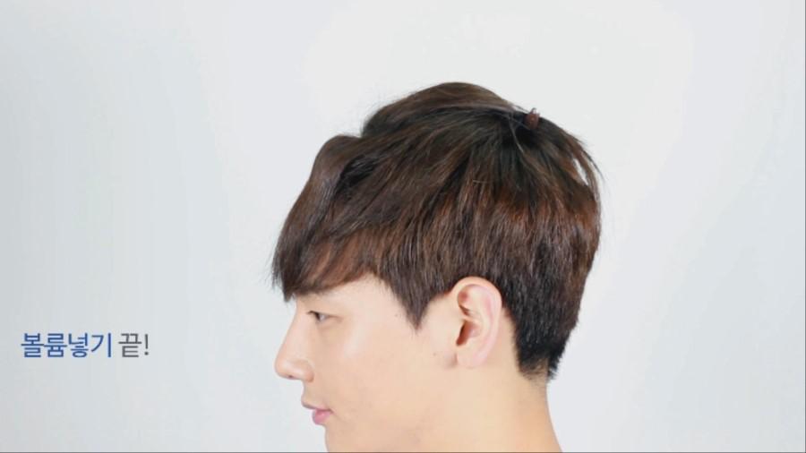 起床之后头发扁塌塌的，一点都不有型，今天教大家一个三分钟就能完美拯救的方法