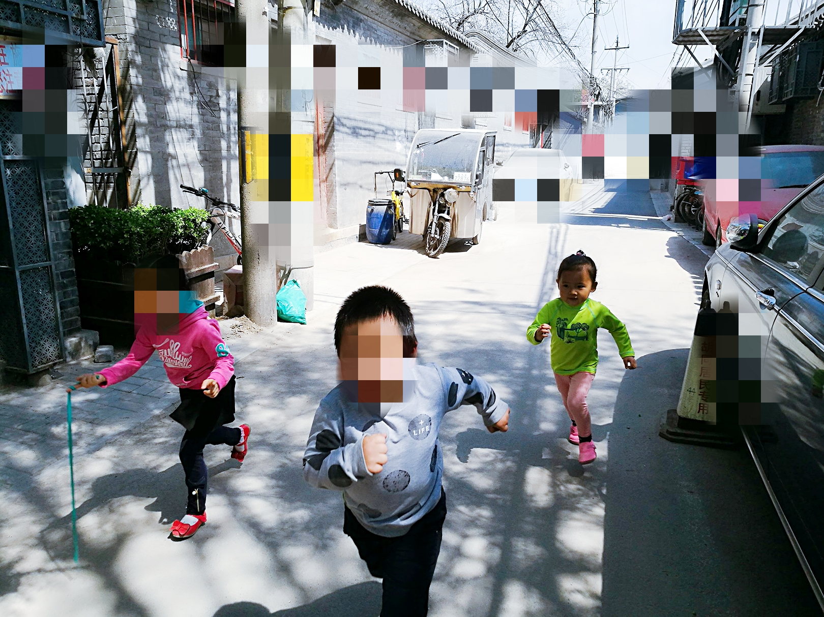 有个争强好胜的人,如何教孩子平常心面对输赢