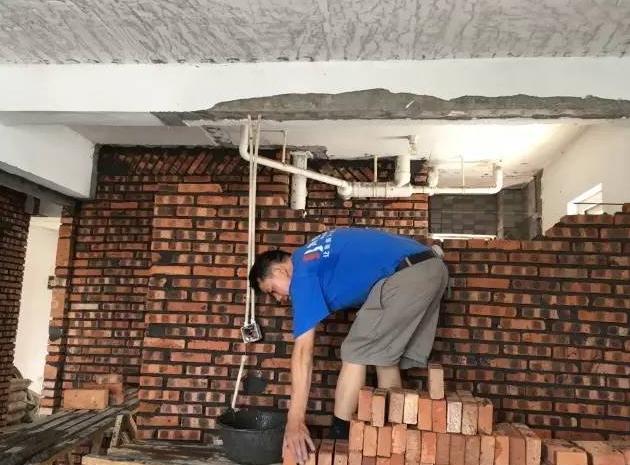 轻体砖和红砖的哪个耐用,农村自建房砌墙用红砖还是轻体砖