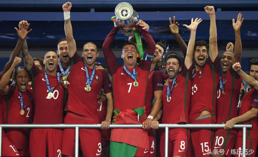 C罗，从一无所有的贫困少年到名满天下的世界足坛第一人的艰辛励志路：莫欺少年穷，苦难只会让我更强大