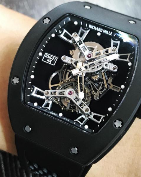 JJ一早晒新鞋穿搭很特别