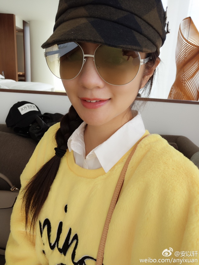 邓紫棋被反锁在厕所，何炅曾在节目中全程叫错陈冠希的名字，明星都有什么尴尬事？