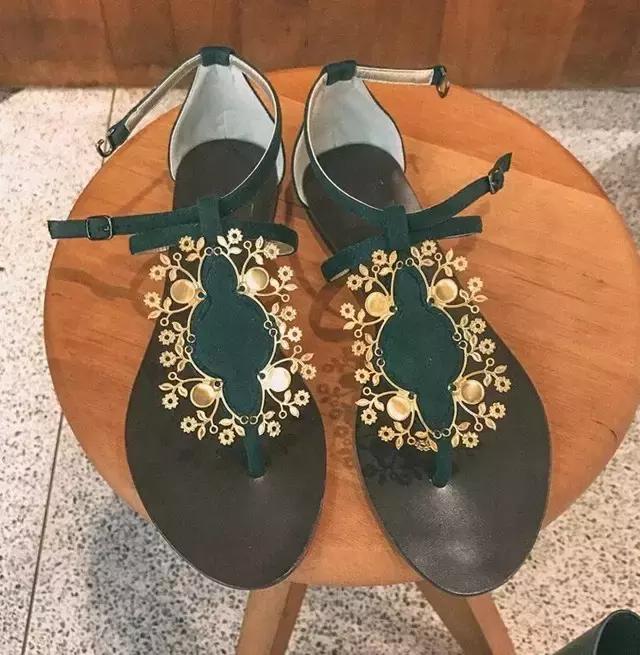 高能少年团杨紫奚梦瑶周冬雨出场,周冬雨奚梦瑶vogue对比