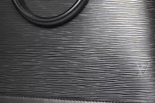 花了几百块买的lv怀疑是假的,花一万多买了lv包值得吗