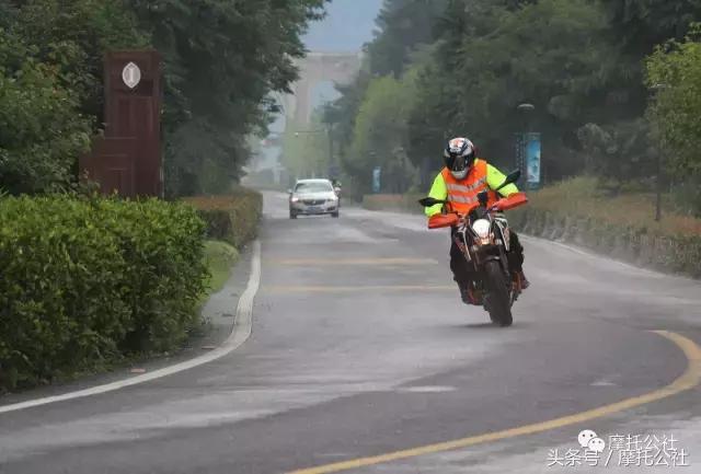 15款ktm690试驾,试驾KTM690Duke