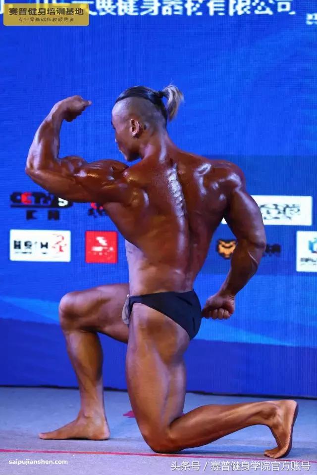 健美冠军的健身之路,小伙坚持健身9年增重70斤变健美