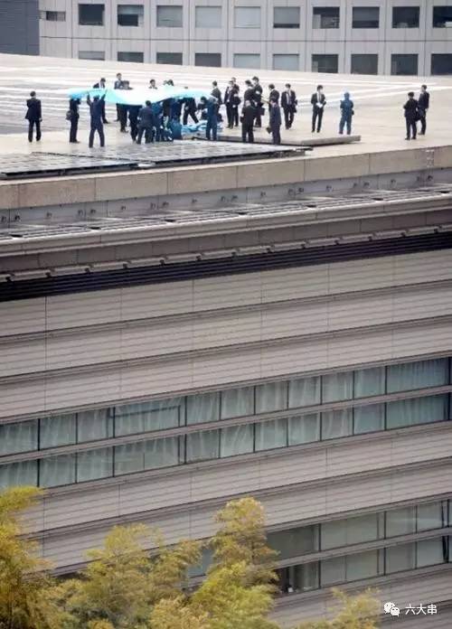 从美国白宫到日本首相府，他用手中遥控玩具征服这个世界